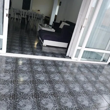 Апартамент White