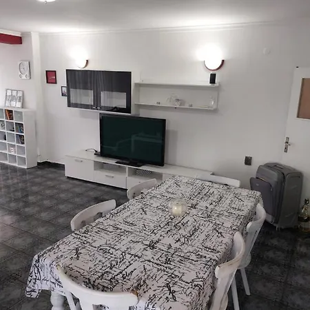 White דירה