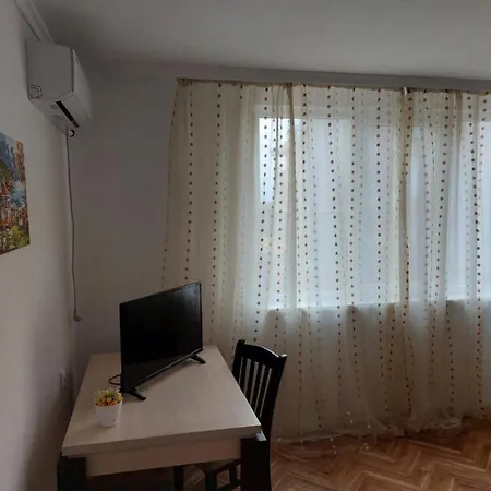 White * בורגאס