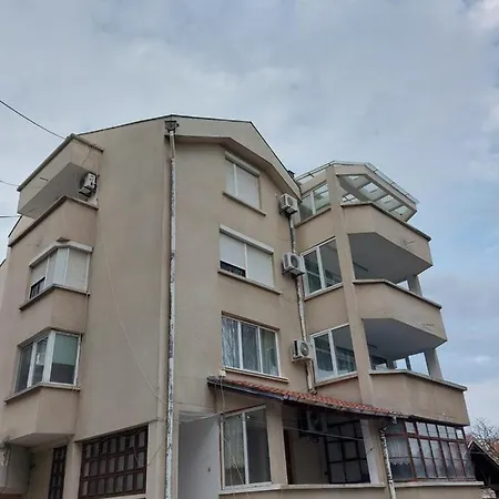 White Апартамент Бургас